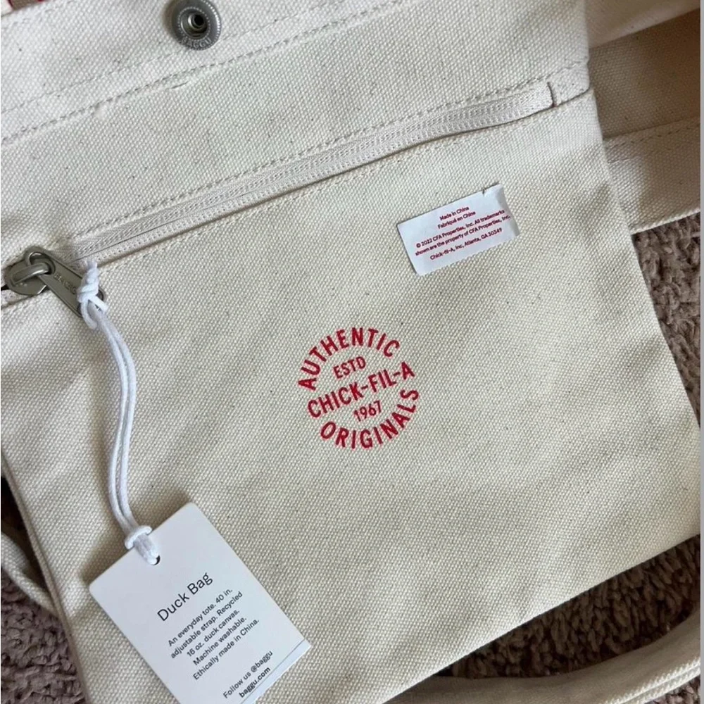 Baggu Chick-fil-A Duck Bag - Picture 3 of 4